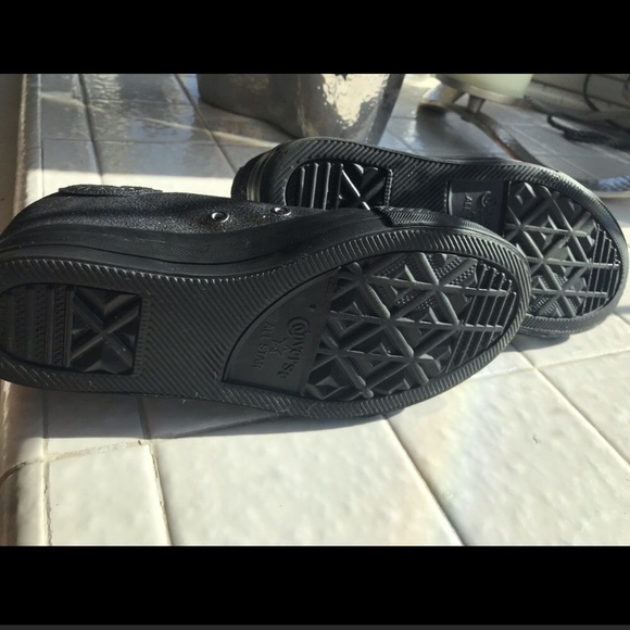 Woman’s hidden wedge converse. - Picture 3 of 4